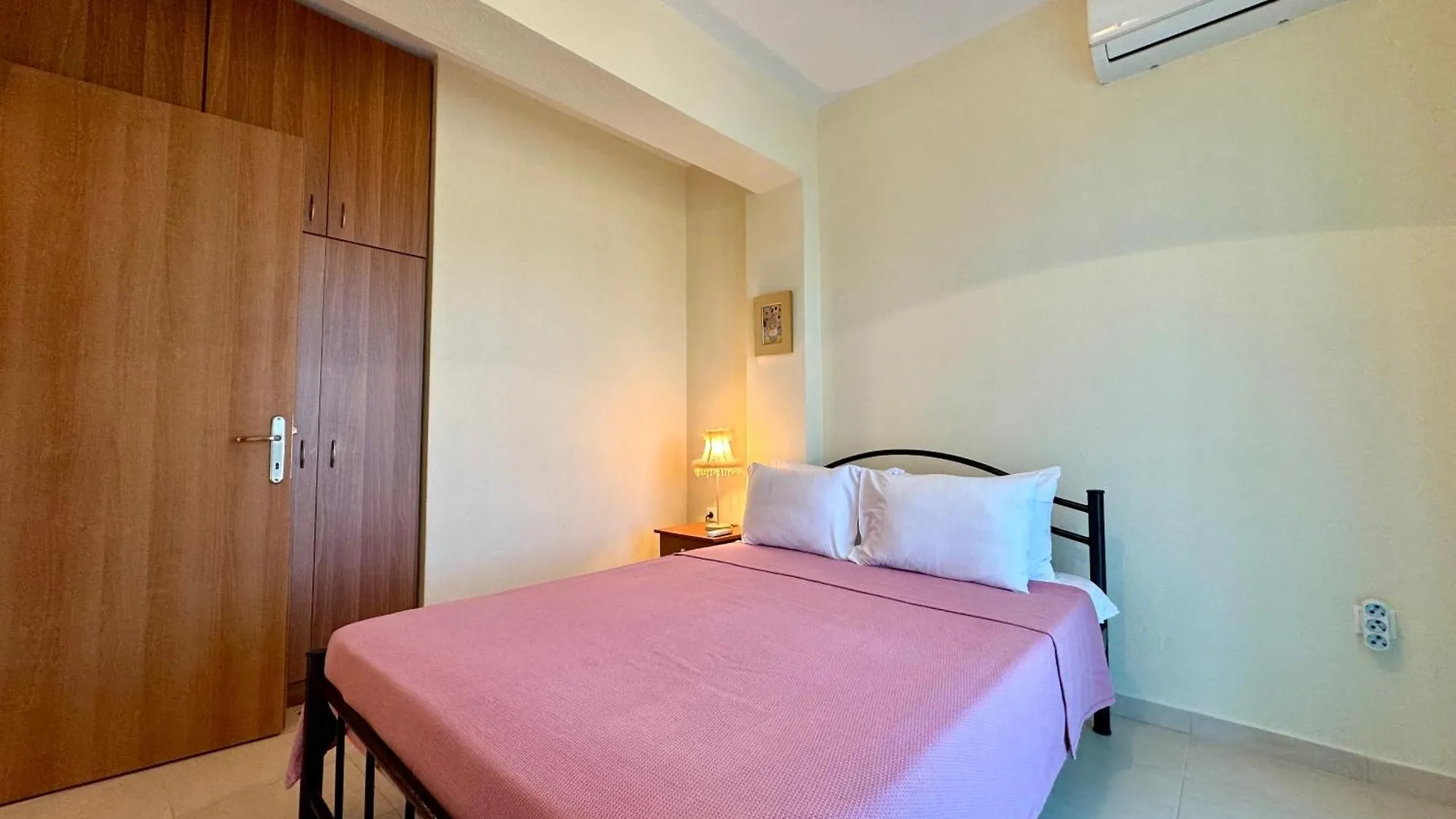 Heliophilia 3-Bdrm Maisonette In Неа-Фокеа Греция