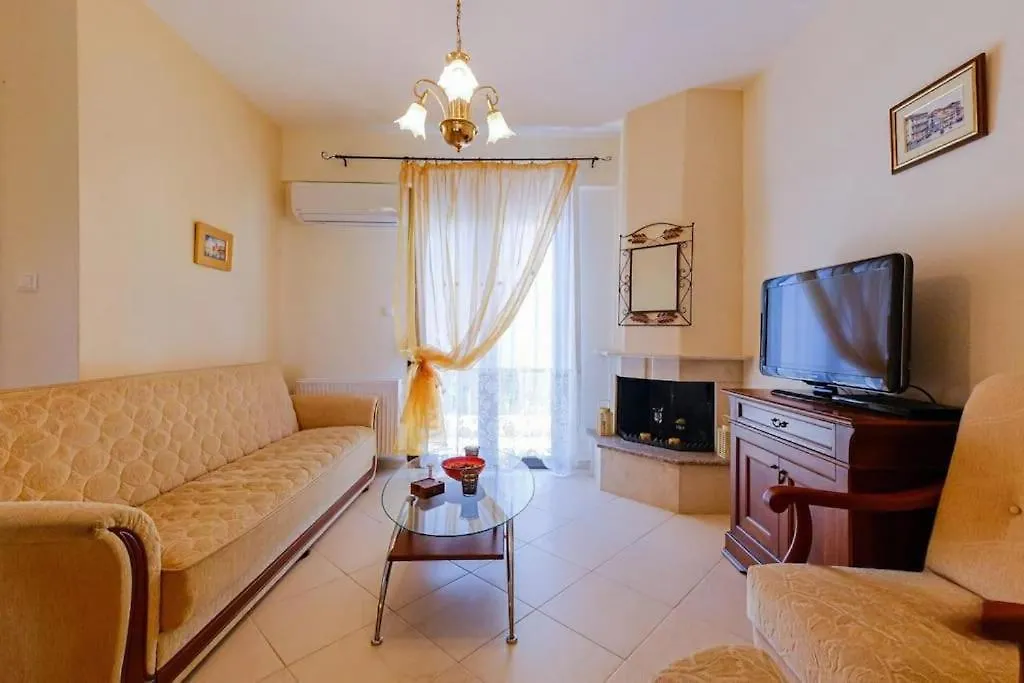 Heliophilia 3-Bdrm Maisonette In Неа-Фокеа